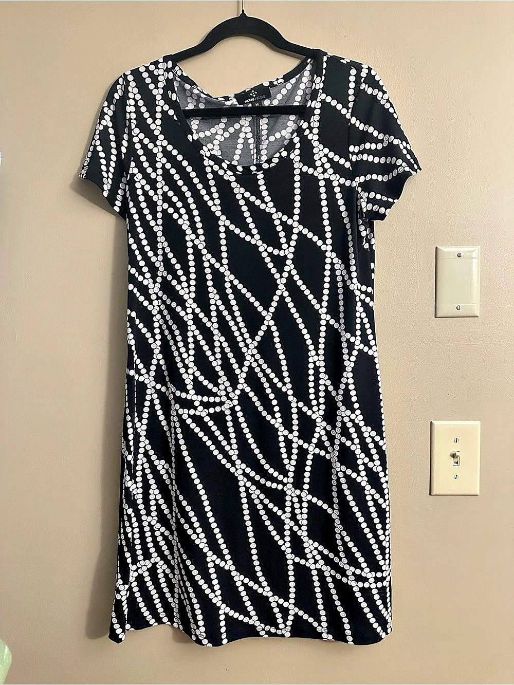 Ronni Nicole Geometric Mini Dress in Black & White Size Medium